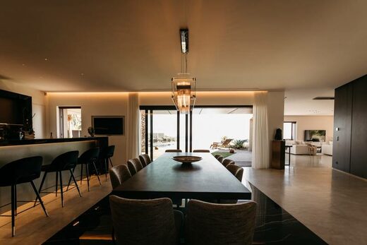 Agence d’architecte haut de gamme pour construction de villa de luxe avec décoration d&#8217;intérieur à Cannes Sur La Côte D&#8217;azur