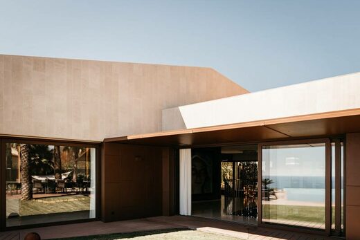 Agence d’architecte haut de gamme pour construction de villa de luxe avec décoration d&#8217;intérieur à Cannes Sur La Côte D&#8217;azur