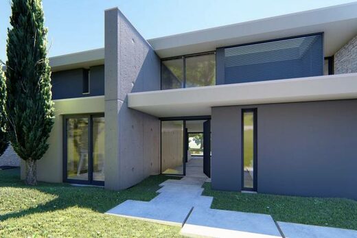 VILLA D’ARCHITECTE DE STYLE MODERNE A MOUGINS