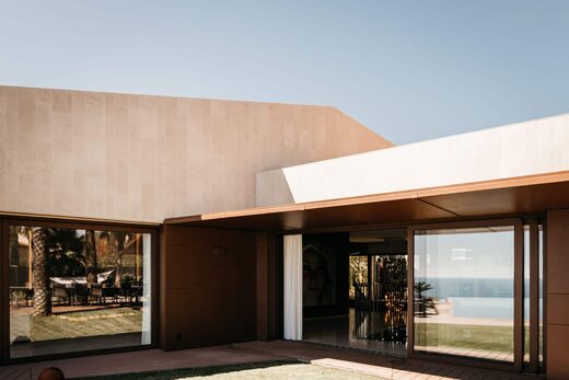 Villa S.