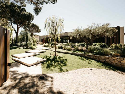 Villa S.