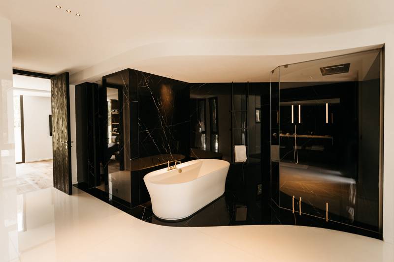 villa luxe avec du marbre sur la côte d'azur